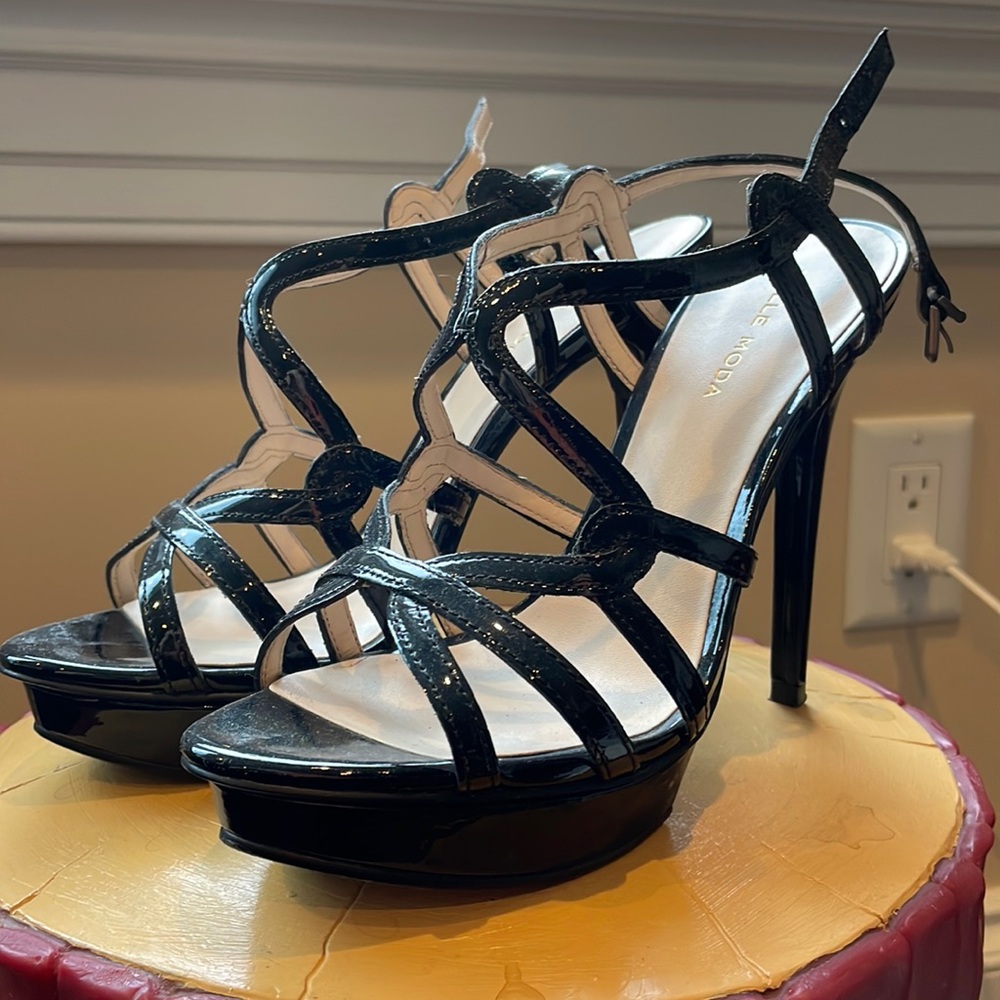 Pelle Moda black platform heeled sandal